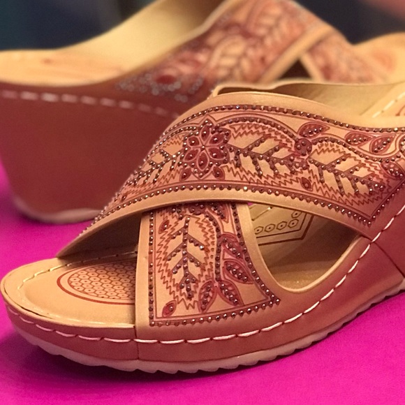 Italina Shoes - Size 10 Brown Floral Tribal Woven Embroidery Padded Slide Wedge Sandals